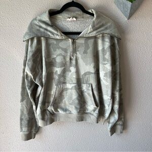 Hippie Rose XL Crop Women’s Pullover Camouflage Sweater